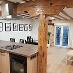 Gumerflat Patio-yaard, Parking &, Wifi Fibra Free, Downtown Burgo