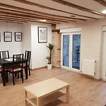 Gumerflat Patio-yaard, Parking &, Wifi Fibra Free, Downtown شقة Burgo