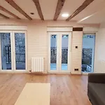 Gumerflat Patio-yaard, Parking &, Wifi Fibra Free, Downtown شقة Burgo